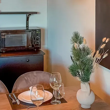 2 Bedroom Cozy In