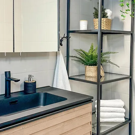 2 Bedroom Cozy In *